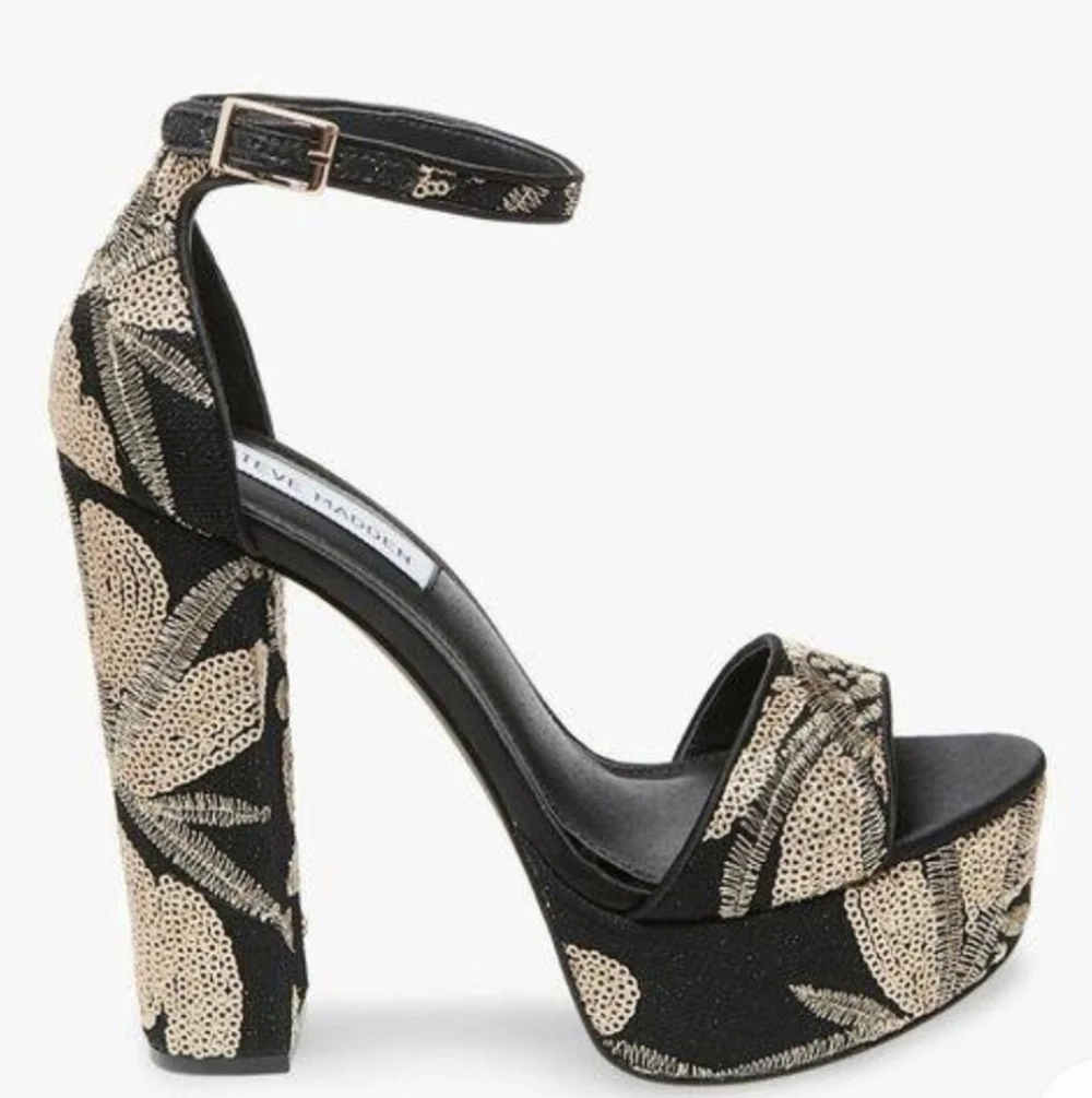 Steve Madden Woman's Black and Gold Hight Heels Shoes Size 7.5 M